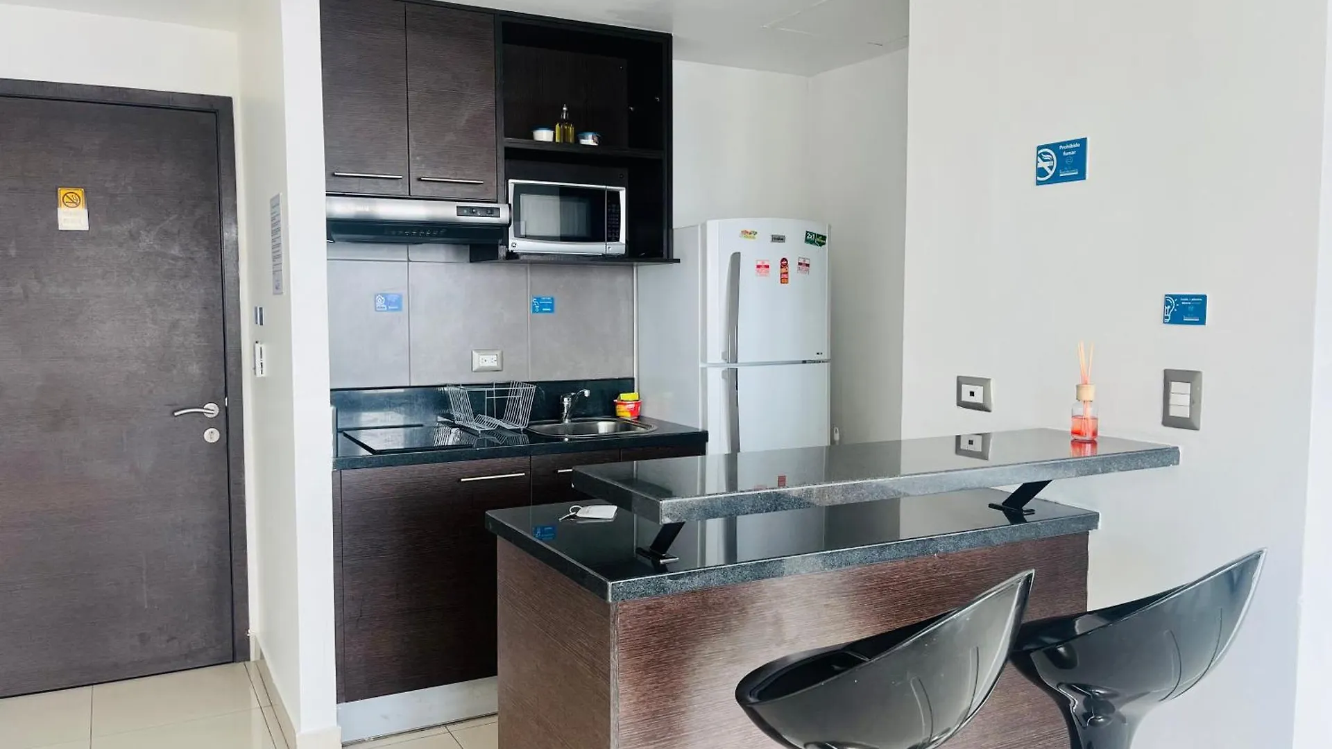 Hermosa Suite - Piscina - Gym - City Suites - 1403 Guayaquil 0*,  Ecuador