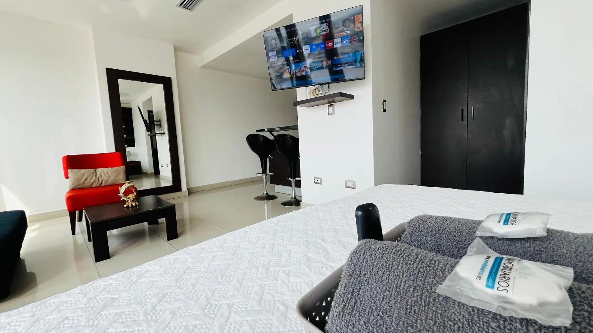 Hermosa Suite - Piscina - Gym - City Suites - 1403 Guayaquil Apartment