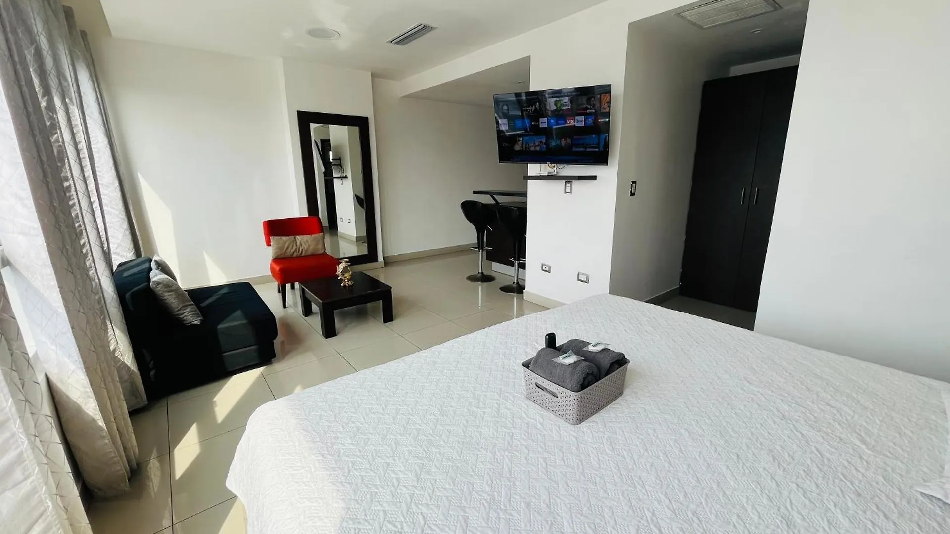 Apartment Hermosa Suite - Piscina - Gym - City Suites - 1403 Guayaquil Ecuador
